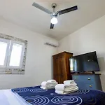 Silver - House In The Center With Garden, Apartamento Otranto